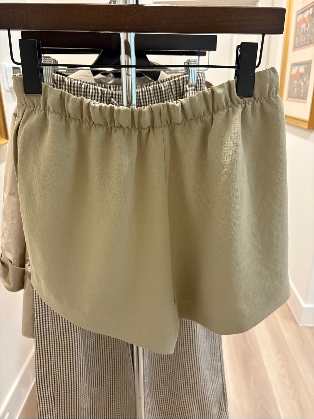 Aritzia Lodge Crepette Martini Olive Mini Short Sz Small NWOT - Picture 7 of 16